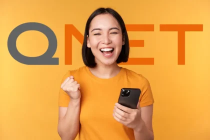 girl with phone qnet registration